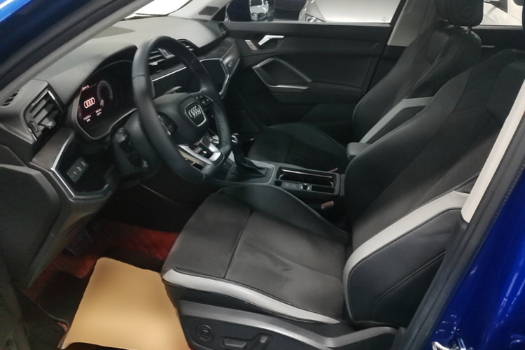 Audi Q3 2020 car image #15