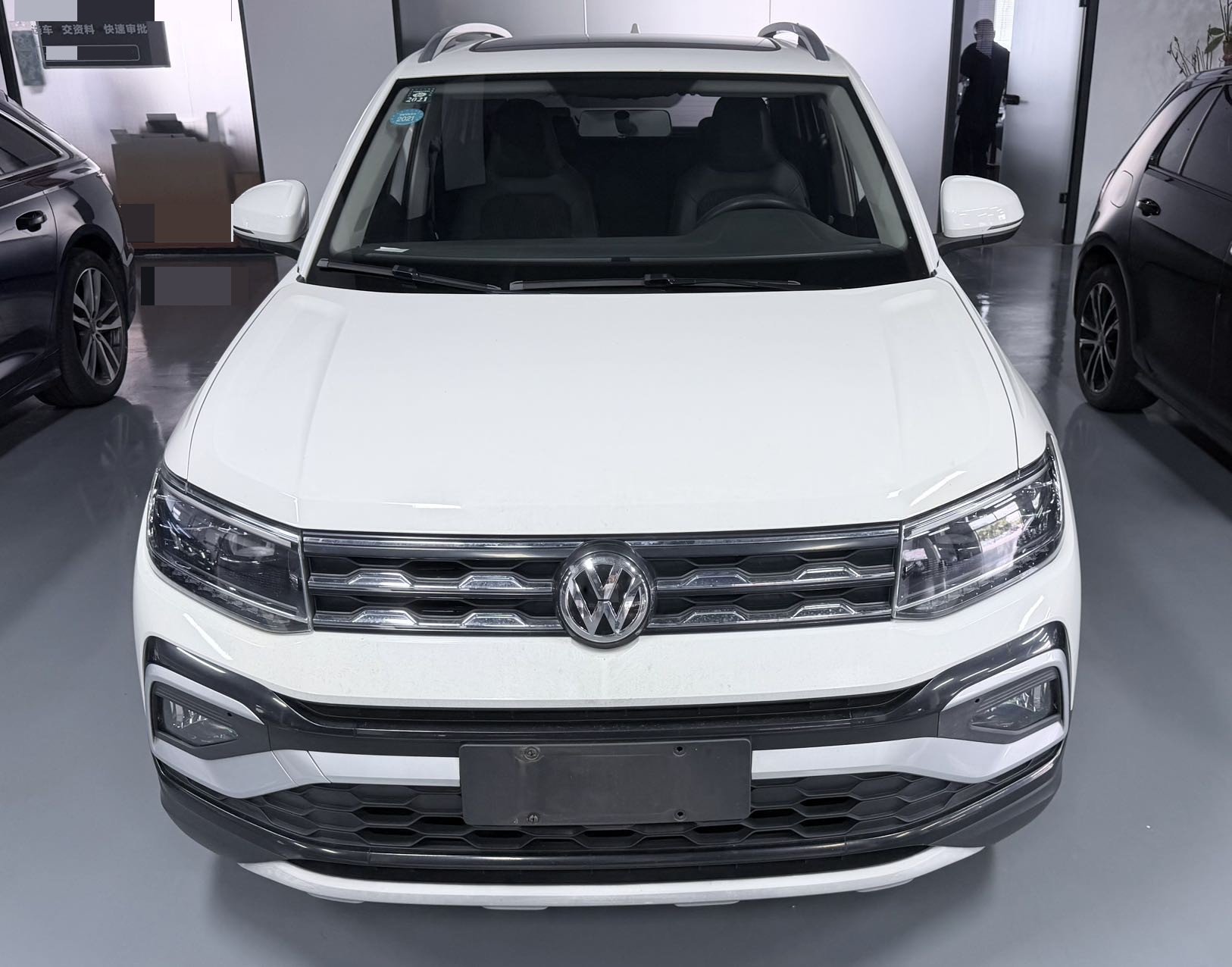 Volkswagen T-Cross 2019 car image #2