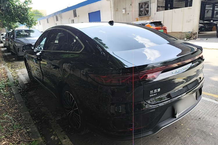BYD Han 2025 car image #5