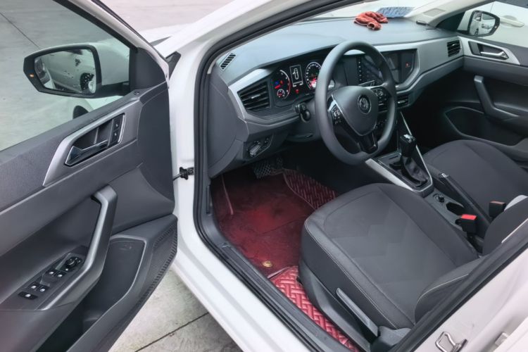 Volkswagen Polo 2021 car image #12