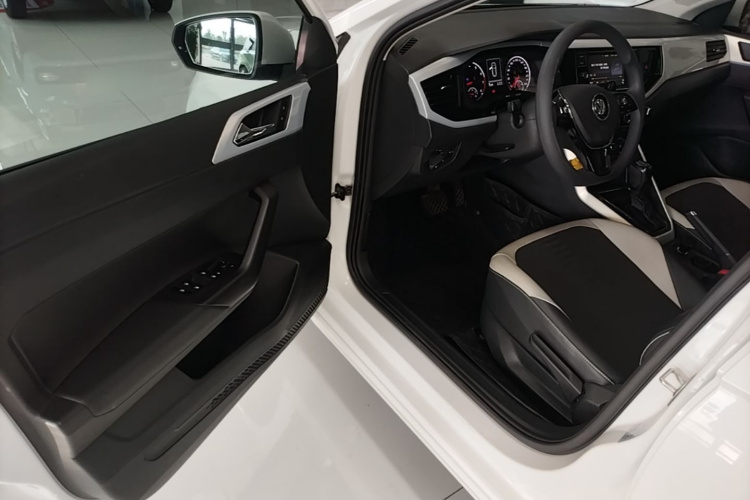 Volkswagen Polo 2020 car image #16