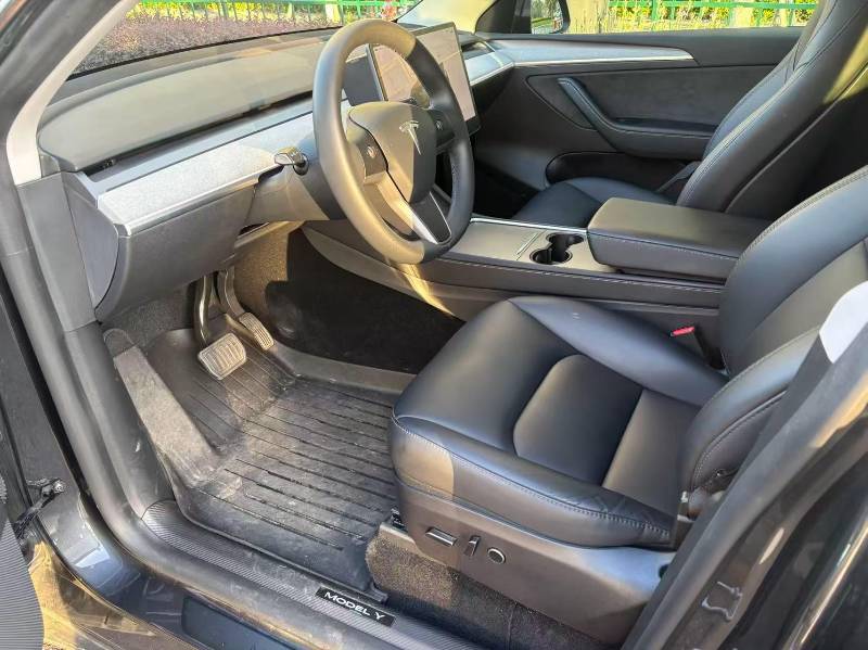 Tesla Model Y 2024 #4 Tesla Model Y 2024 car image #4
