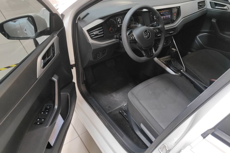 Volkswagen Polo 2022 car image #16