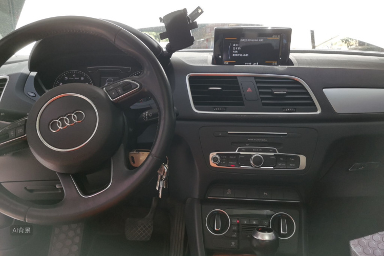 Audi Q3 2018 car image #11