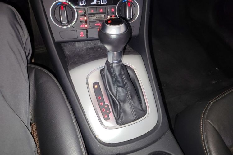 Audi Q3 2017 car image #16