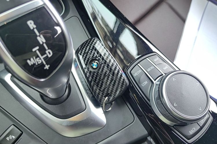 BMW 3 Series 2019 #21 BMW 3 Series 2019 car image #21