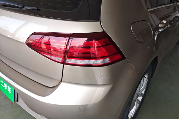 Volkswagen Golf 2019 car image #8