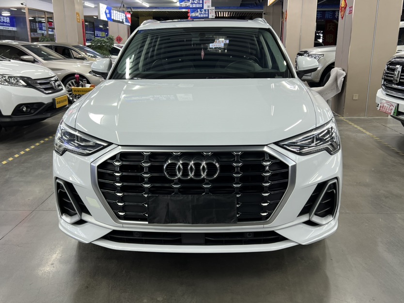 Audi Q3 2021 car image #2