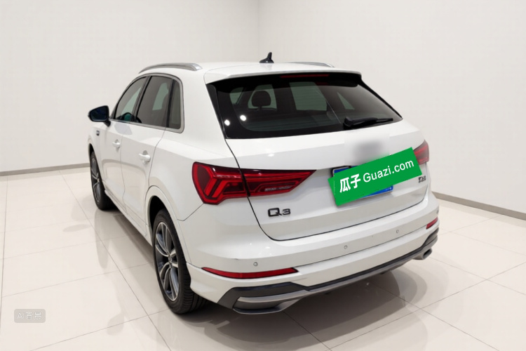 Audi Q3 2020 car image #5