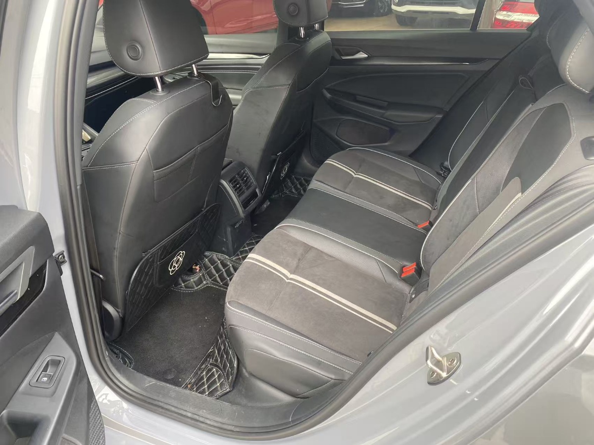 Volkswagen Golf 2022 car image #6