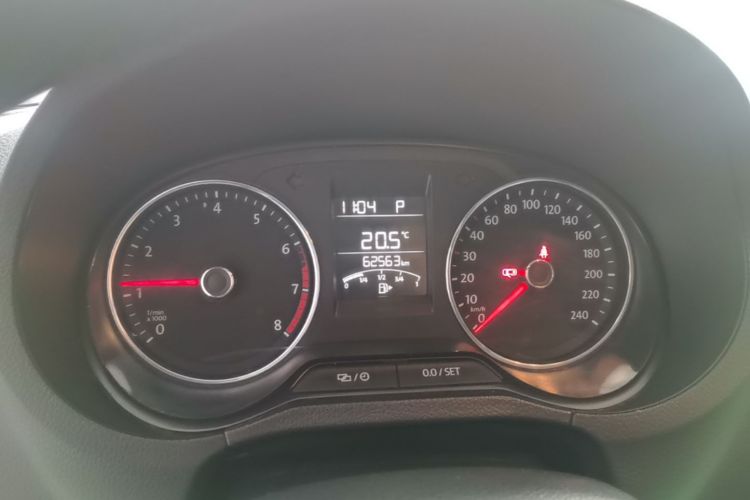 Volkswagen Polo 2016 car image #12