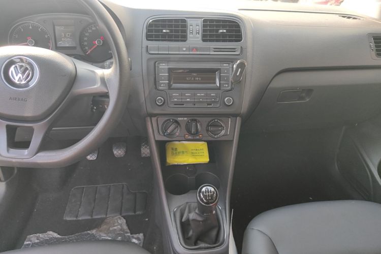Volkswagen Polo 2017 car image #13