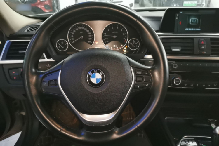 BMW 3 Series 2018 car image #15