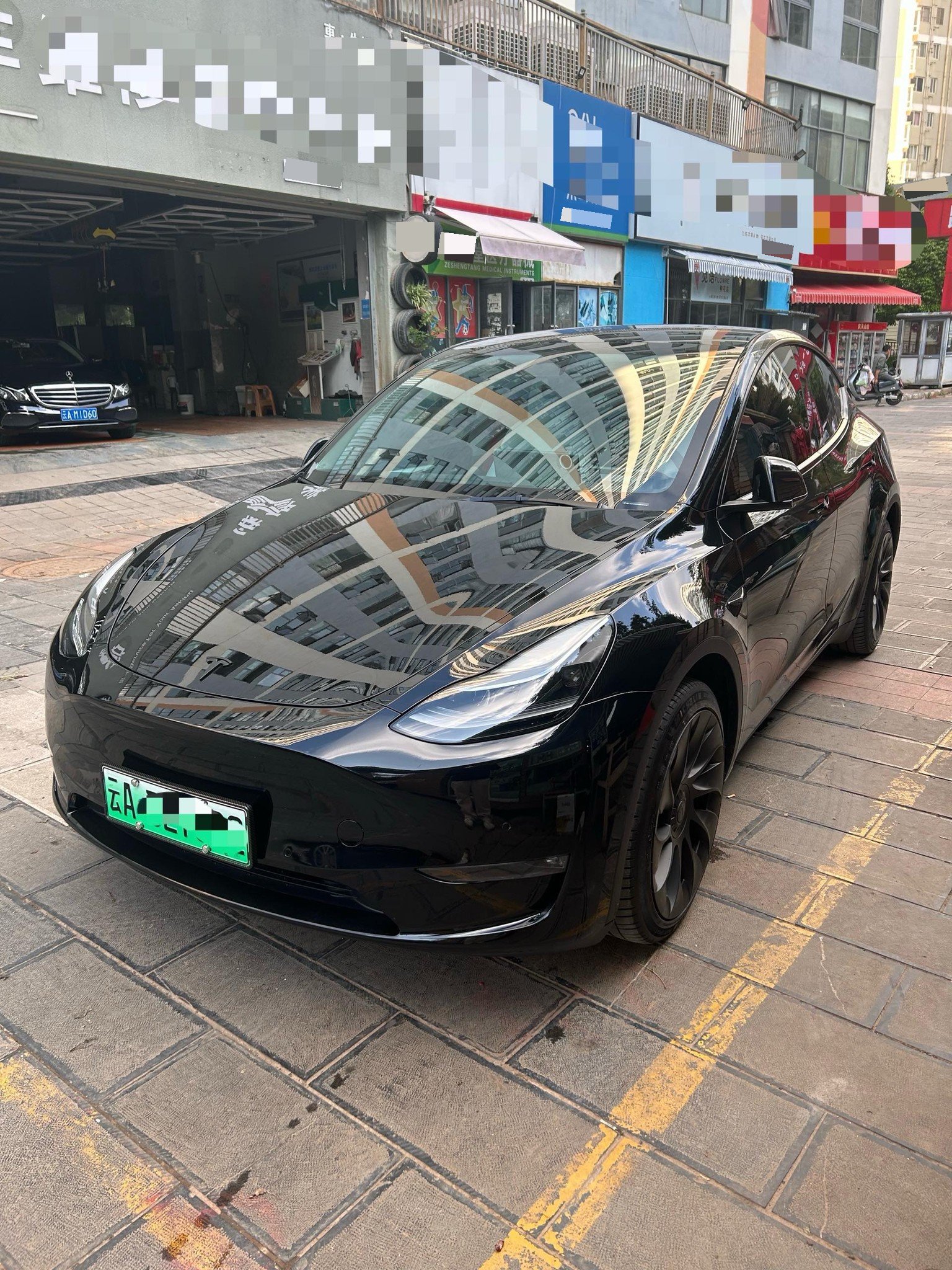 Tesla Model Y 2023 car image 