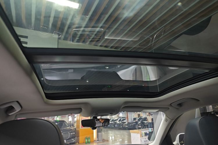 Audi Q3 2018 car image #20