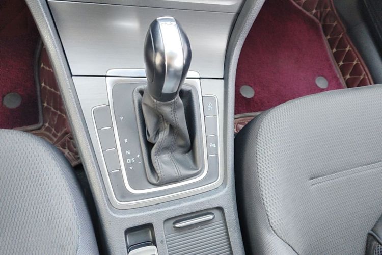 Volkswagen Golf 2016 car image #14