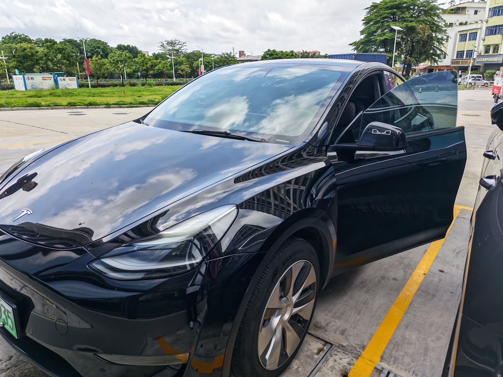 Tesla Model Y 2021 Tesla Model Y 2021 car image