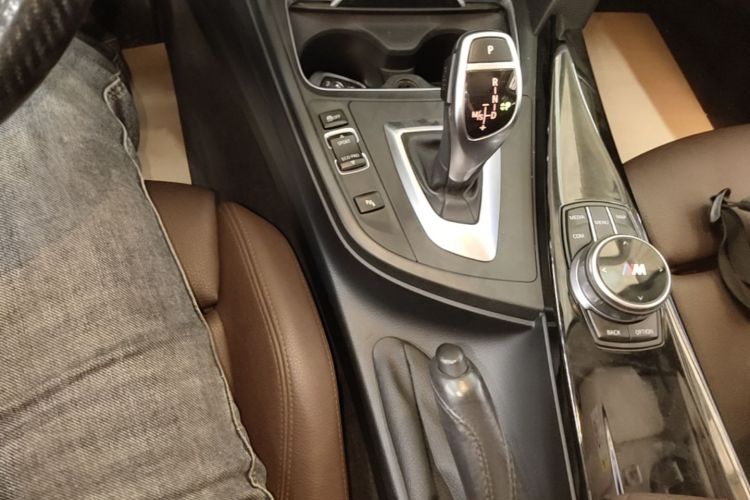 BMW 3 Series 2018 car image #14