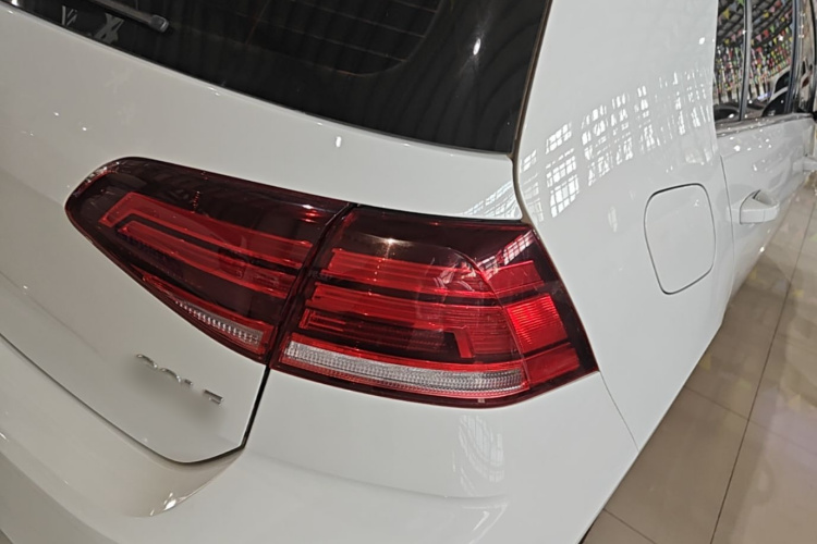 Volkswagen Golf 2020 car image #8