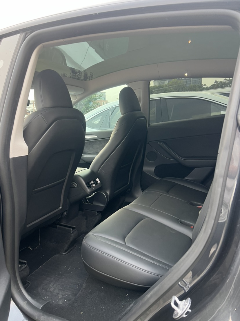 Tesla Model Y 2024 #8 Tesla Model Y 2024 car image #8