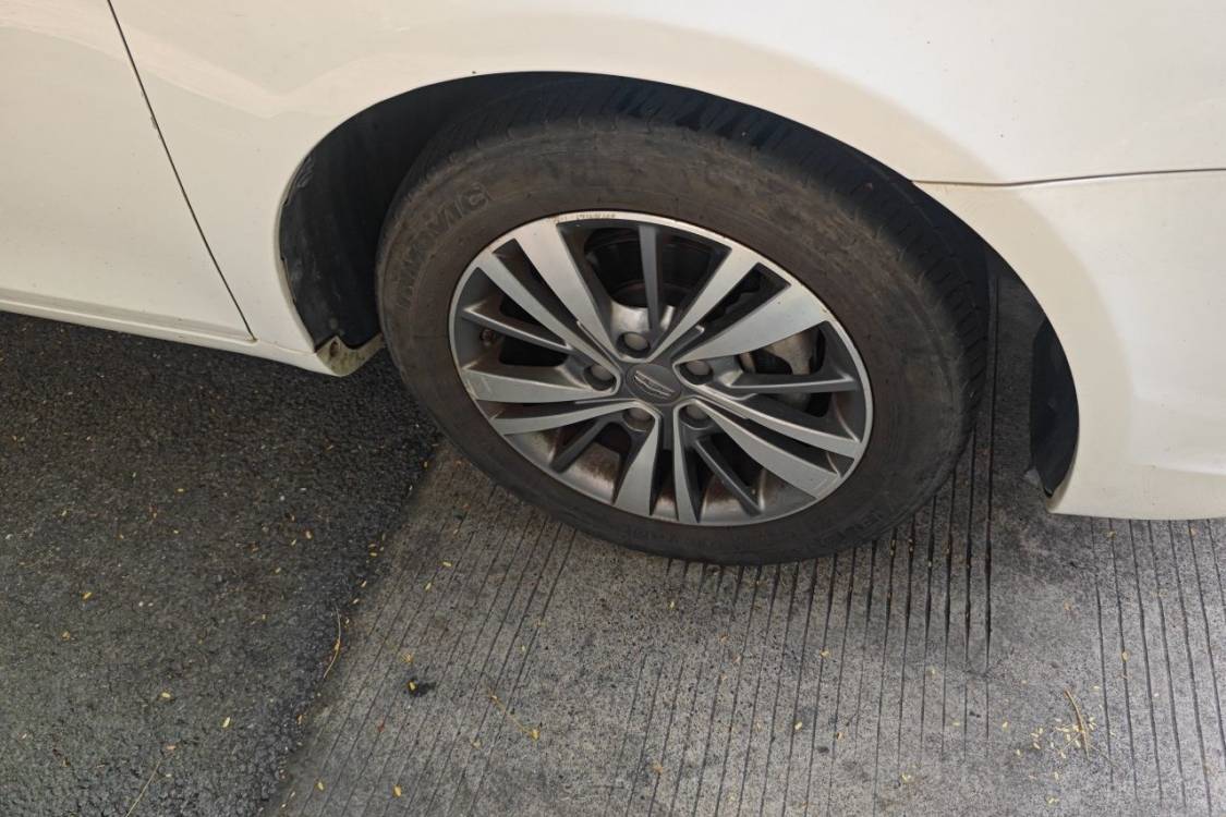 GEELY Emgrand 2018 car image #9