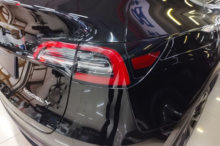 Tesla Model Y 2022 car image #8