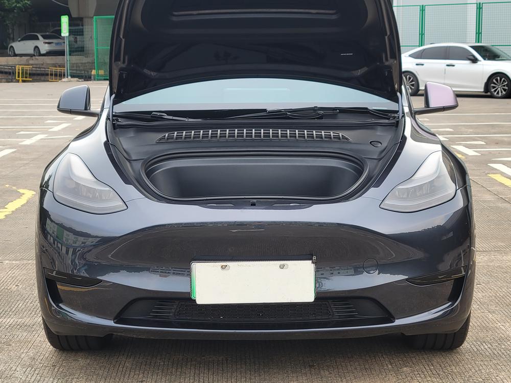 Tesla Model Y 2024 car image #9