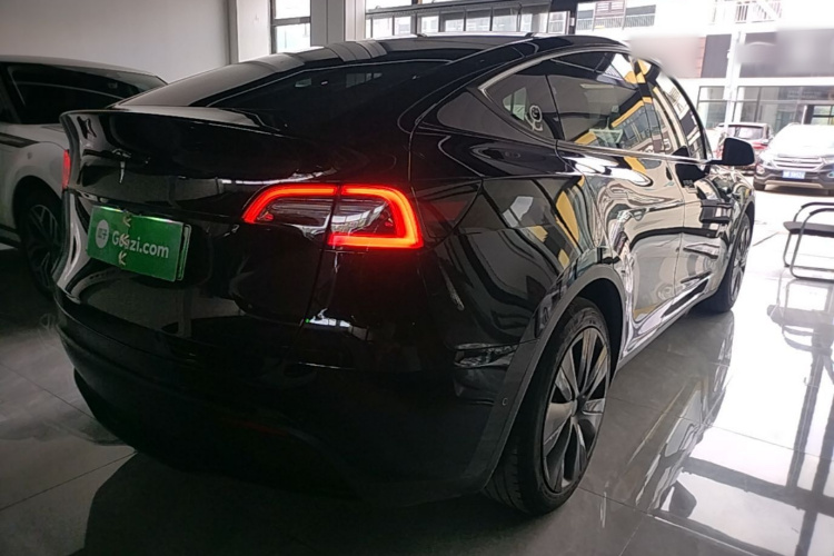Tesla Model Y 2023 #7 Tesla Model Y 2023 car image #7