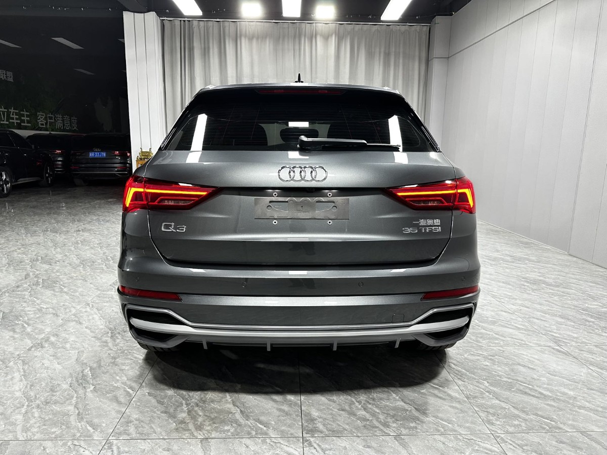 Audi Q3 2023 car image #8
