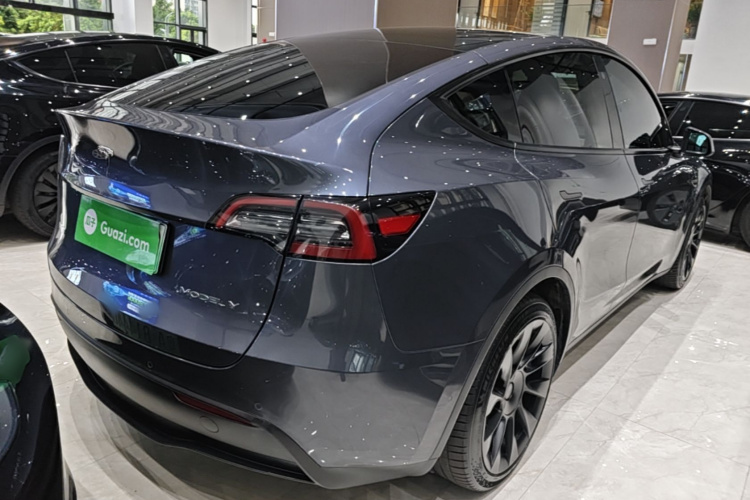 Tesla Model Y 2023 #7 Tesla Model Y 2023 car image #7