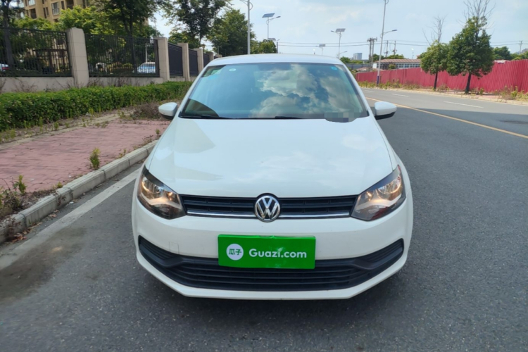 Volkswagen Polo 2019 car image #3