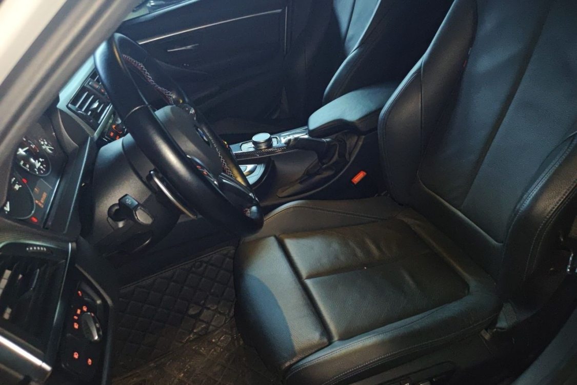 BMW 3 Series 2017 car image #18