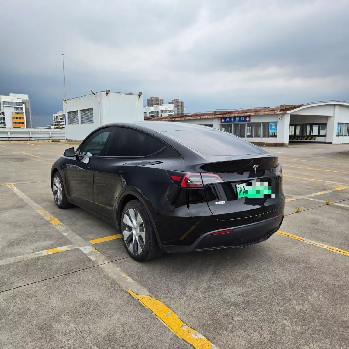 Tesla Model Y 2024 car image #5