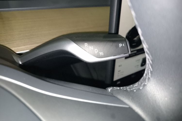 Tesla Model Y 2023 car image #14