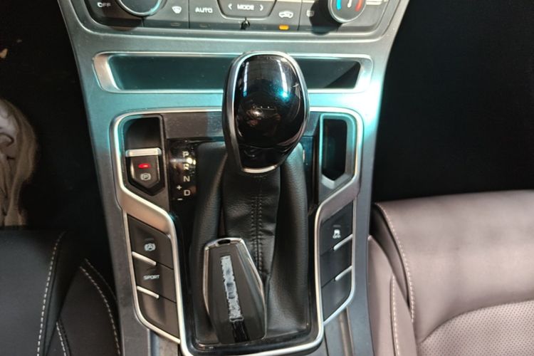 GEELY Emgrand 2019 #14 GEELY Emgrand 2019 car image #14