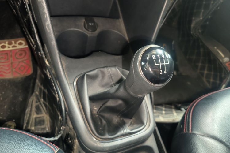 Volkswagen Polo 2016 car image #14