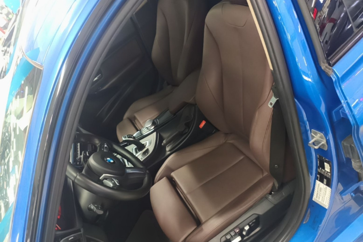 BMW 3 Series 2018 car image #15