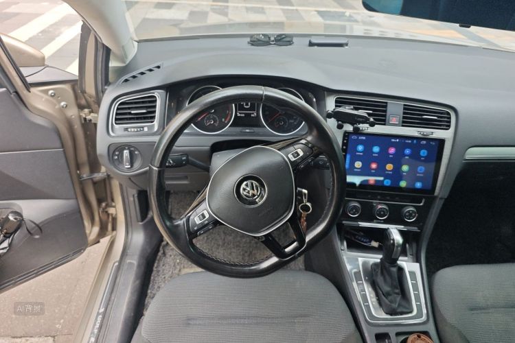 Volkswagen Golf 2019 car image #12