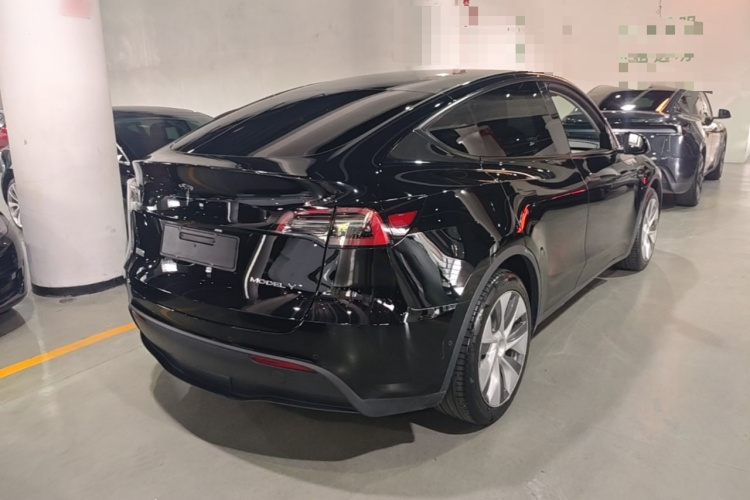 Tesla Model Y 2022 immagine di auto #7