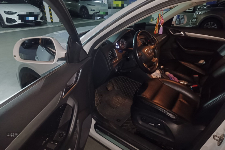 Audi Q3 2016 car image #18