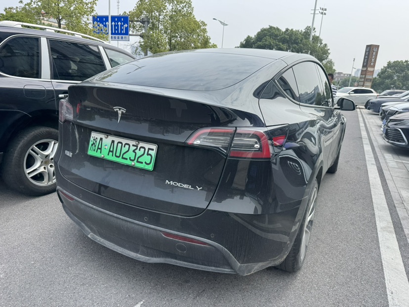 Tesla Model Y 2023 #4 Tesla Model Y 2023 car image #4