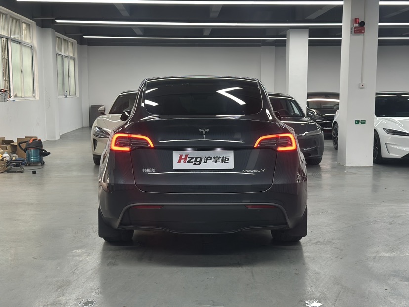 Tesla Model Y 2024 #7 Tesla Model Y 2024 car image #7