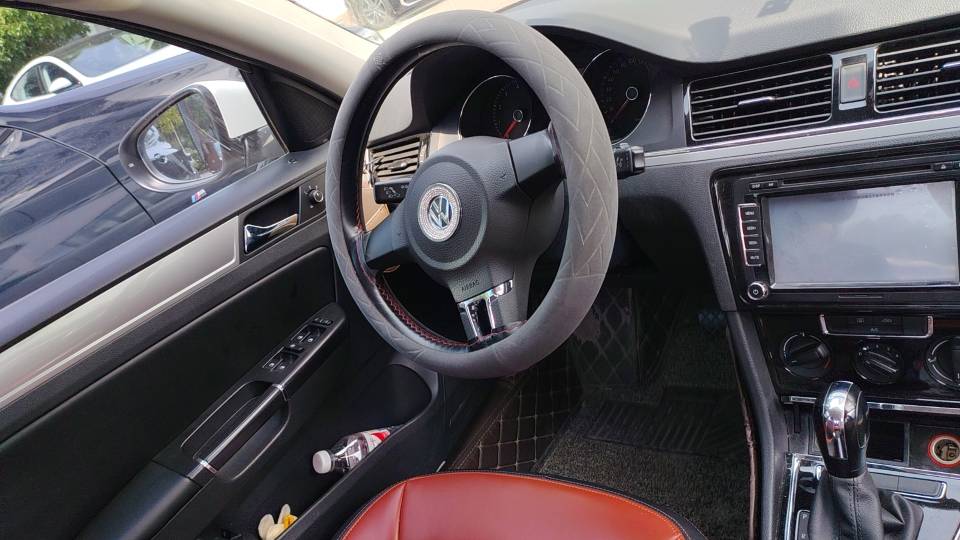 Volkswagen Bora 2015 car image #5