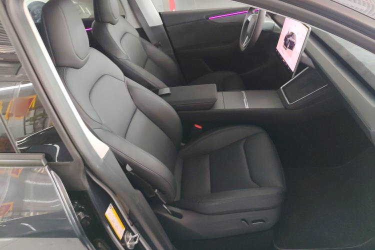Tesla Model Y 2025 car image #23
