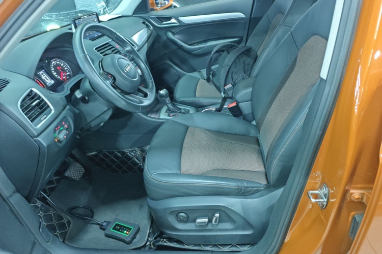 Audi Q3 2017 car image #18