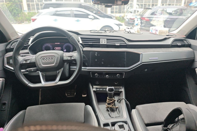 Audi Q3 2021 #12 Audi Q3 2021 car image #12