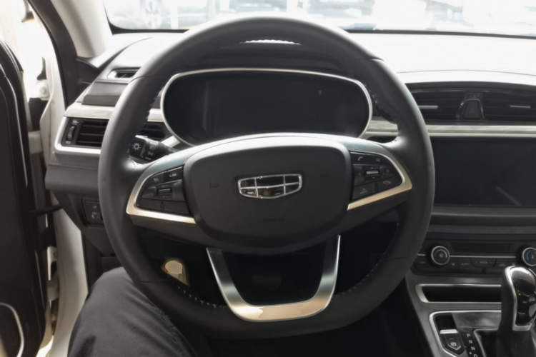 GEELY Emgrand 2019 car image #12