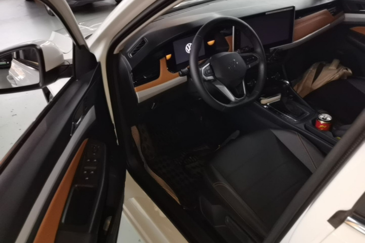 Volkswagen Bora 2026 car image #16