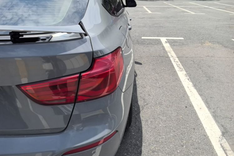 BMW 3 Series GT 2018 car image #8