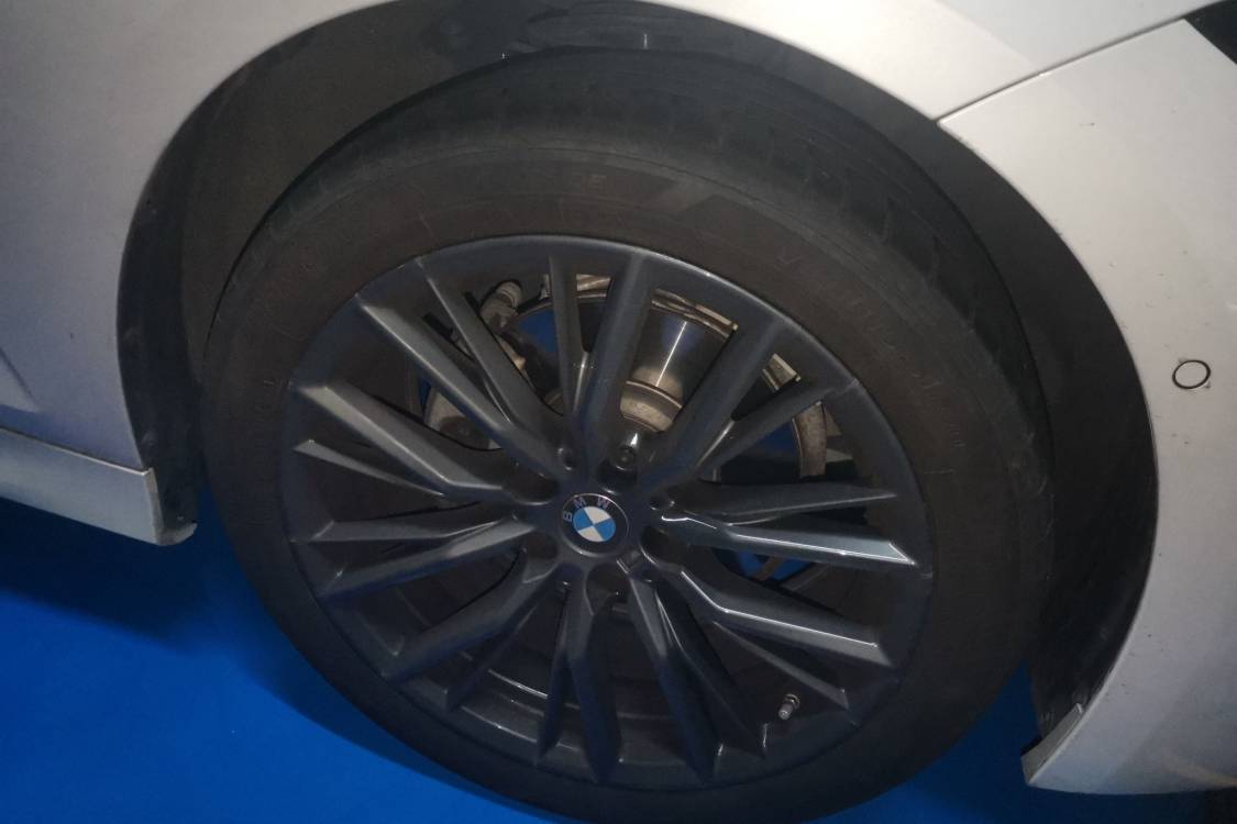 BMW 3 Series 2023 #9 BMW 3 Series 2023 car image #9